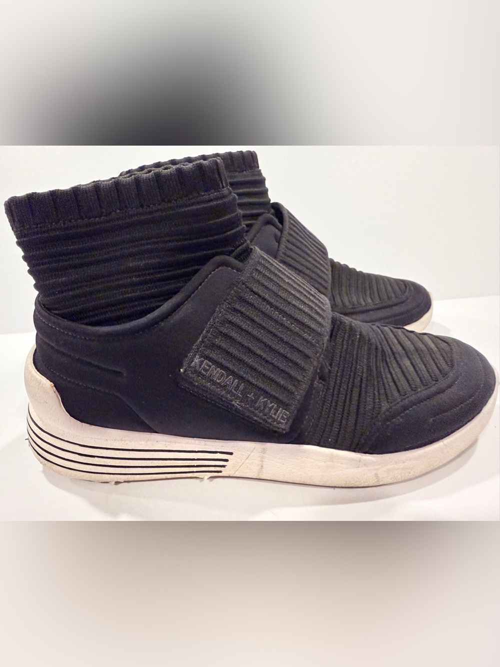 Kendall & Kylie Unisex Black Ribbed Slip-On Sneakers with Strap